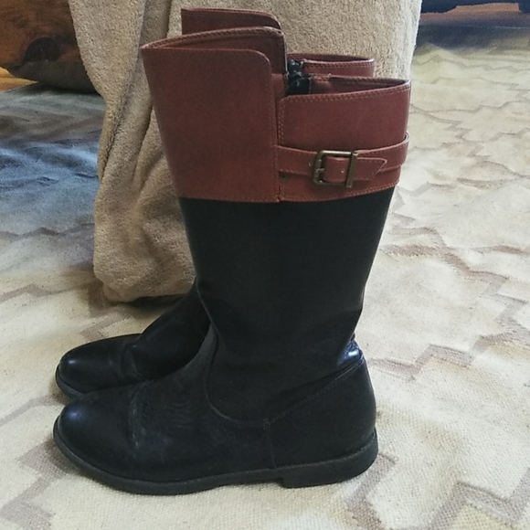 Boots - Picture 2 of 8